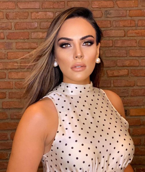 Spiker Buket Aydın'ın cesur pozları