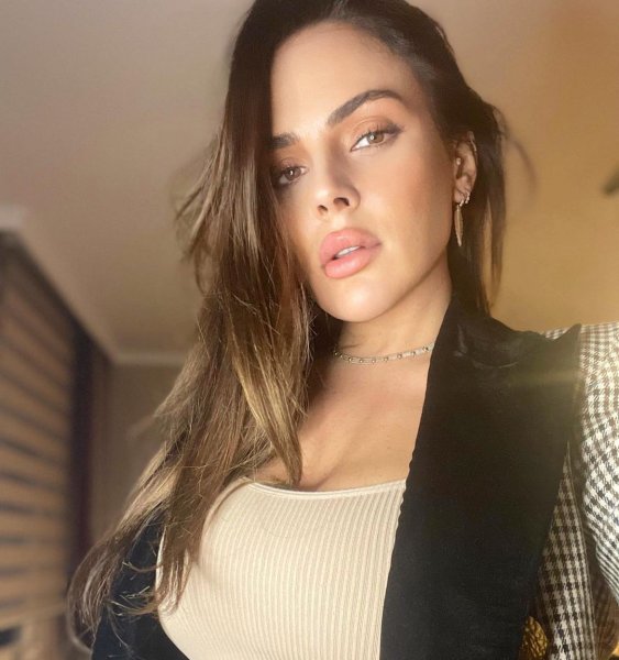 Spiker Buket Aydın'ın cesur pozları