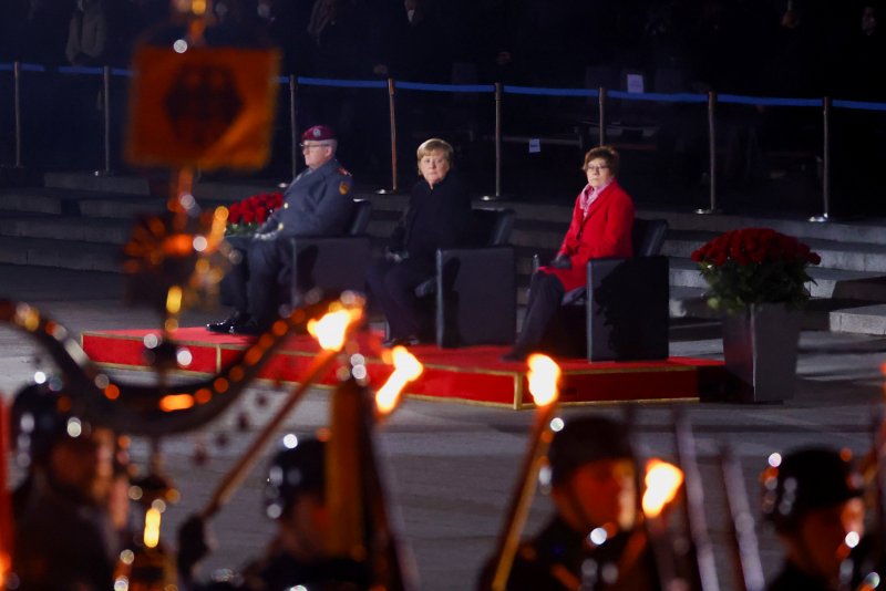 Almanya Başbakanı Merkel için askeri veda töreni