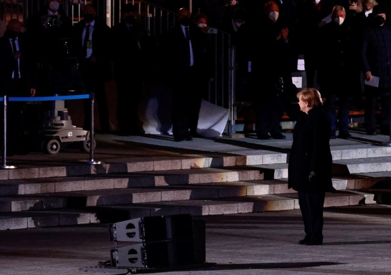 Almanya Başbakanı Merkel için askeri veda töreni