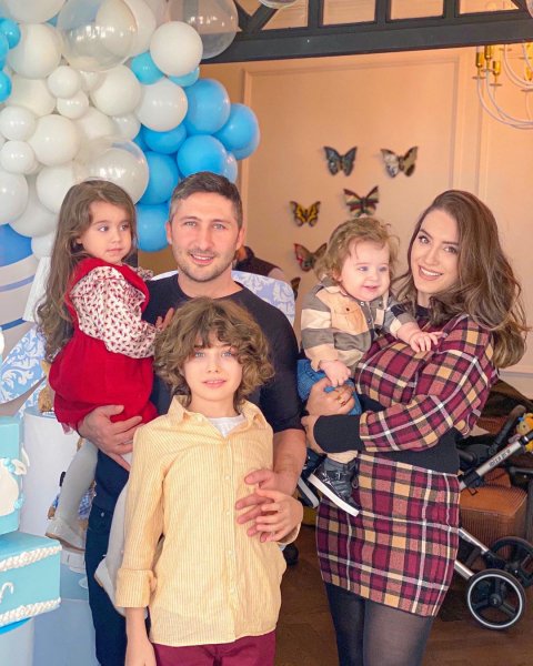 Yağmur Sarıoğlu ve ailesi