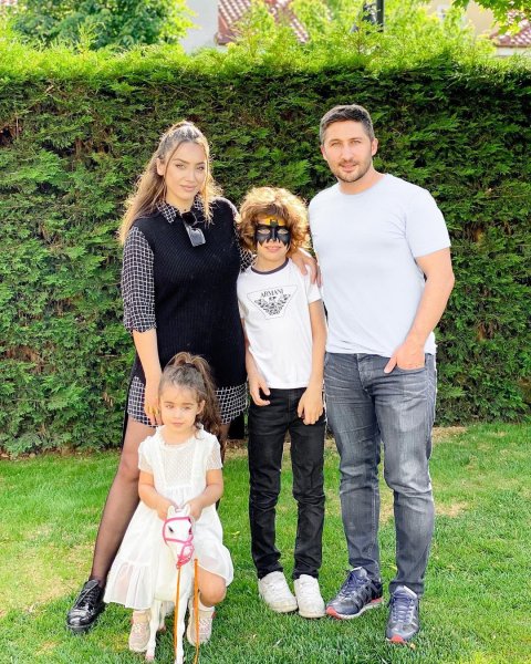 Yağmur Sarıoğlu ve ailesi