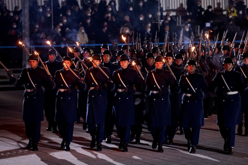 Almanya Başbakanı Merkel için askeri veda töreni