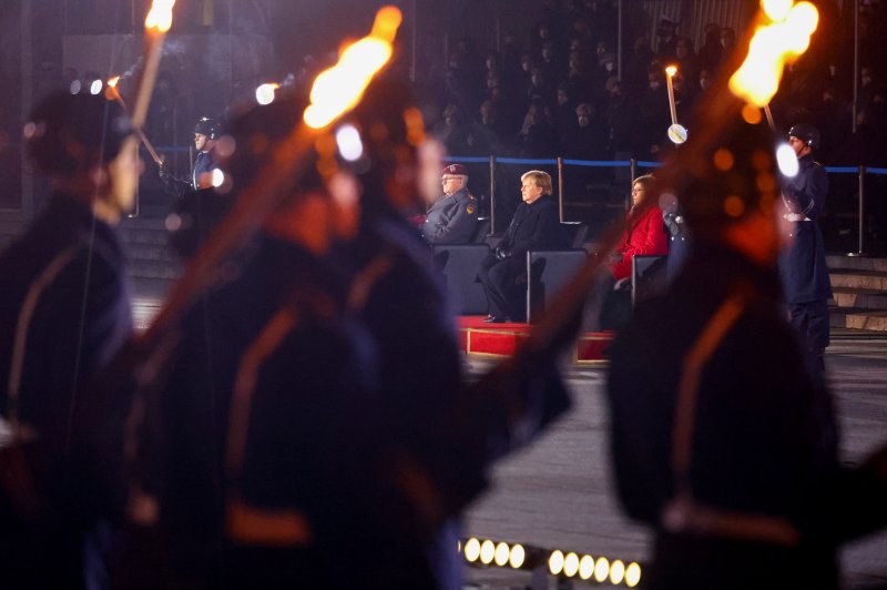 Almanya Başbakanı Merkel için askeri veda töreni