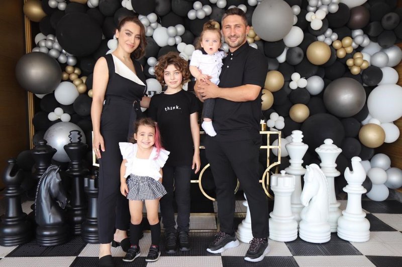 Yağmur Sarıoğlu ve ailesi