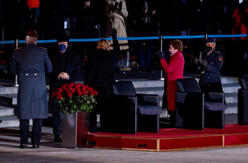 Almanya Başbakanı Merkel için askeri veda töreni