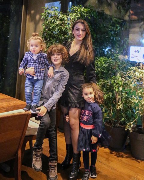 Yağmur Sarıoğlu ve ailesi