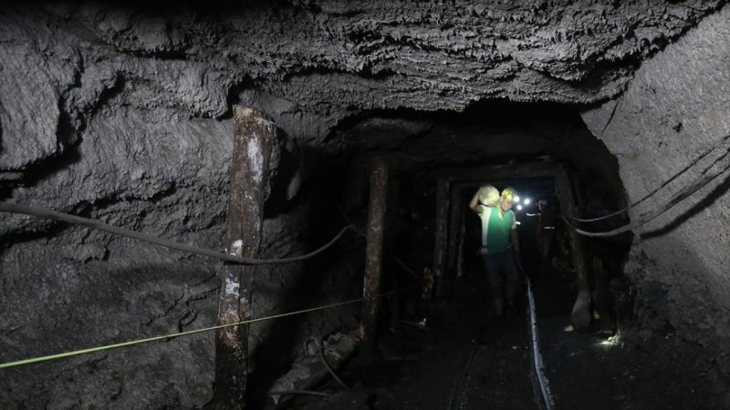 Zonguldak'ta yerin altında kömür çıkaran madencilerin bir günü