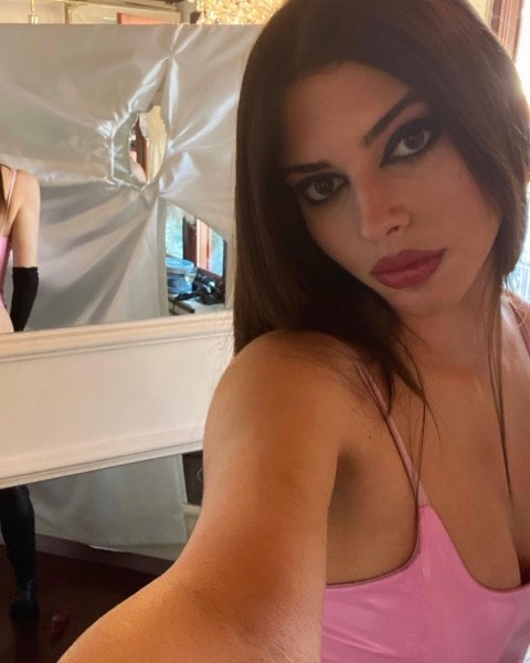 Cesur fotoğraflarıyla gündeme gelen Derin Talu