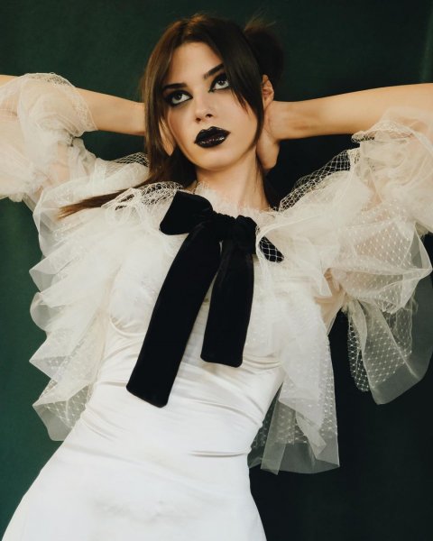 Cesur fotoğraflarıyla gündeme gelen Derin Talu