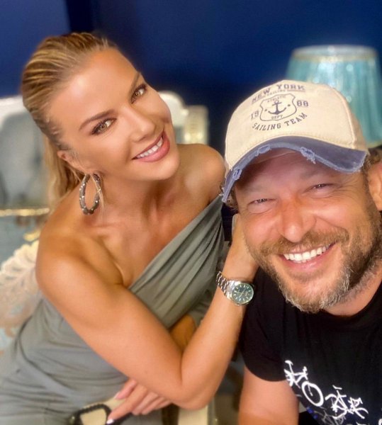 İvana Sert Sezer Dermenci ile doludizgin ilişkisine devam ediyor