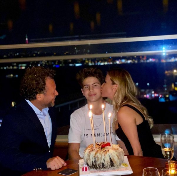 İvana Sert Sezer Dermenci ile doludizgin ilişkisine devam ediyor