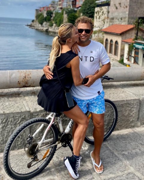 İvana Sert Sezer Dermenci ile doludizgin ilişkisine devam ediyor