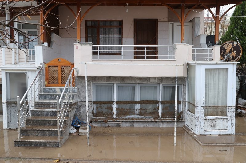 Edirne'yi vuran sel hayatı olumsuz etkiledi
