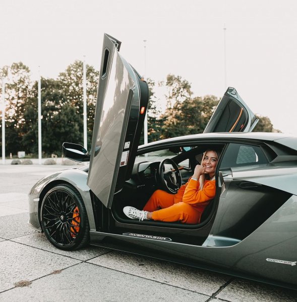 Survivor yarışmacısı Aycan Yanaç'ın beğenilen paylaşımları