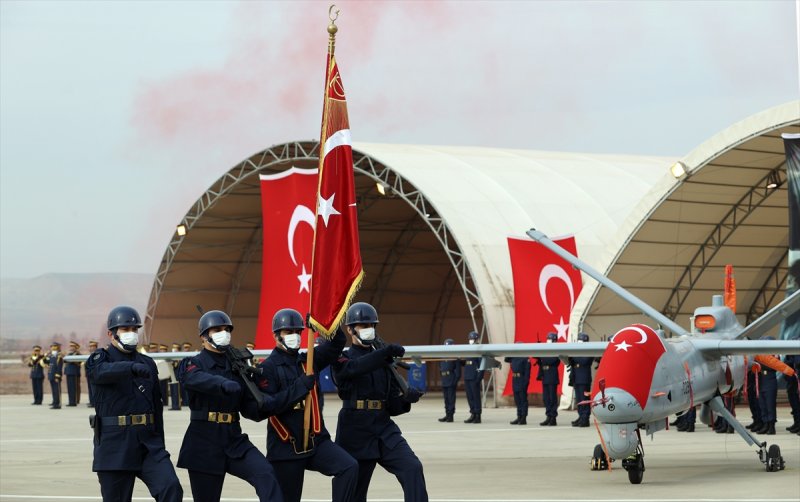 Bakan Hulusi Akar'dan 14. İnsansız Uçak Sistemleri Üs Komutanlığı'na ziyaret