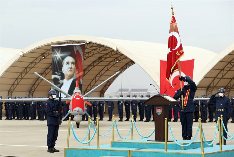 Bakan Hulusi Akar'dan 14. İnsansız Uçak Sistemleri Üs Komutanlığı'na ziyaret