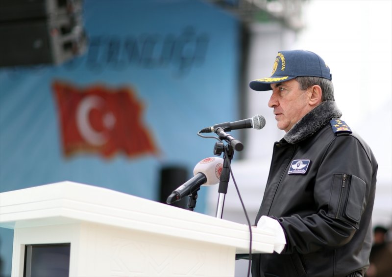 Bakan Hulusi Akar'dan 14. İnsansız Uçak Sistemleri Üs Komutanlığı'na ziyaret