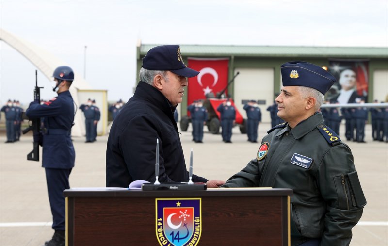 Bakan Hulusi Akar'dan 14. İnsansız Uçak Sistemleri Üs Komutanlığı'na ziyaret