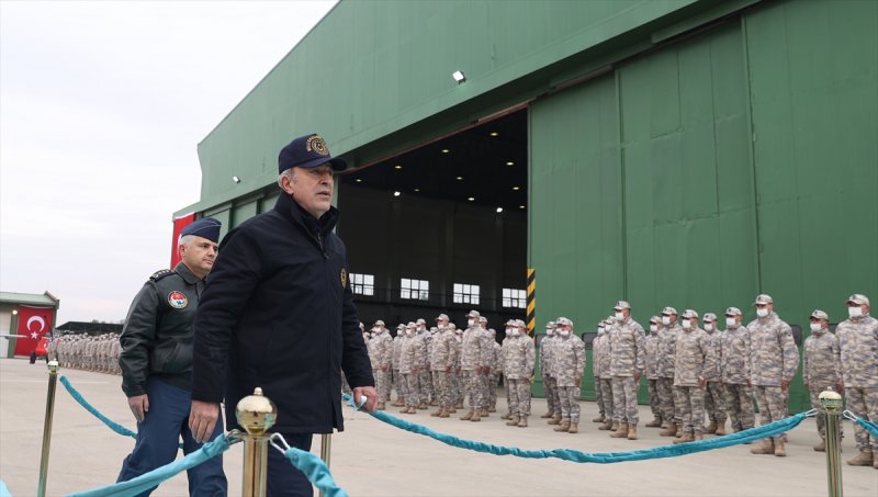 Bakan Hulusi Akar'dan 14. İnsansız Uçak Sistemleri Üs Komutanlığı'na ziyaret