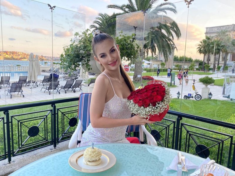 The Queen of Eurasia Güzellik Yarışması'nın birincisi Moujan Rajaei oldu