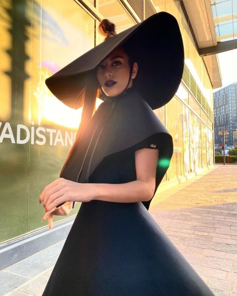 The Queen of Eurasia Güzellik Yarışması'nın birincisi Moujan Rajaei oldu