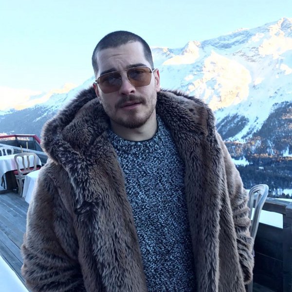 Çağatay Ulusoy sık sık imaj değiştiriyor