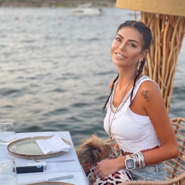 Sosyetik güzel Süreyya Yalçın 37 yaşına girdi 