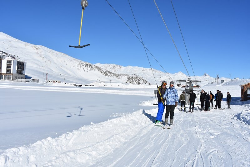 Hakkari'de kayak sezonu başladı