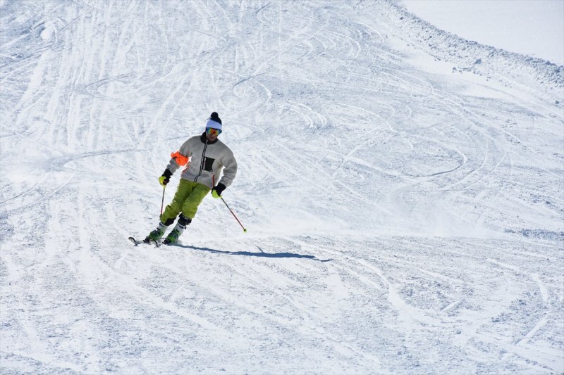 Hakkari'de kayak sezonu başladı
