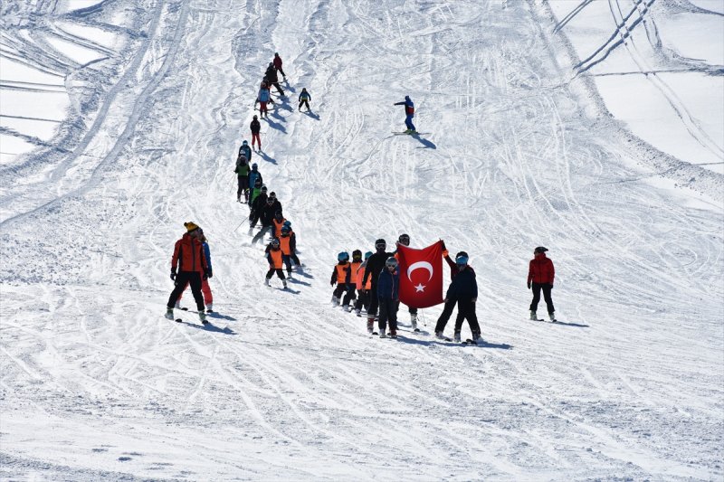 Hakkari'de kayak sezonu başladı