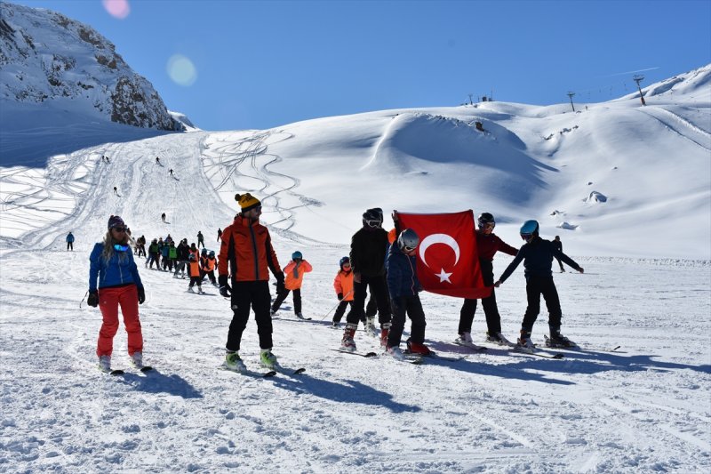 Hakkari'de kayak sezonu başladı