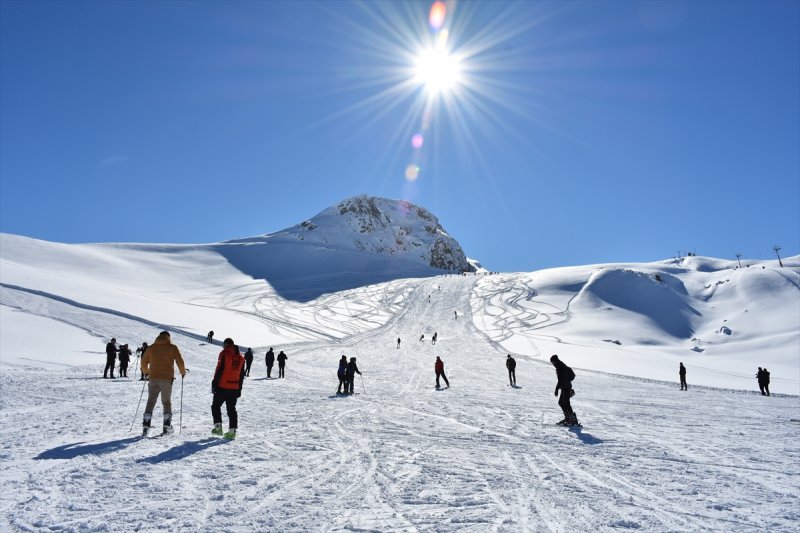 Hakkari'de kayak sezonu başladı