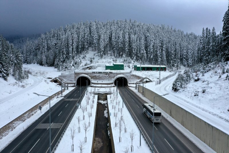 Ekonomiye katkı sağlayan Ilgaz Tüneli'nden kareler