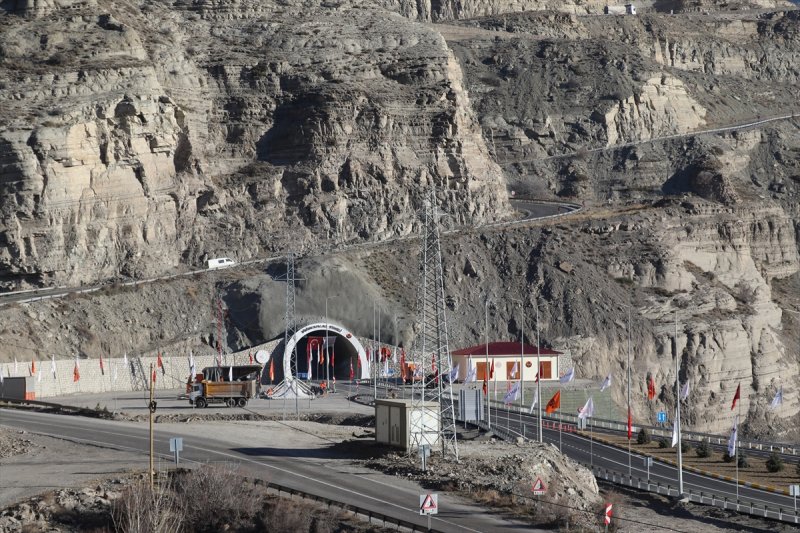 Bugün açılışı yapılan Pirinkayalar Tüneli'nden fotoğraflar