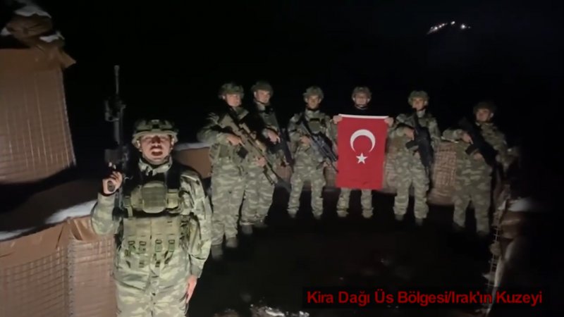 Mehmetçik'ten 2022 mesajı: Mutlu yıllar Türkiyem