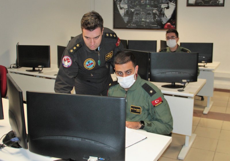 Türk havacılığına kazandırılan pilotların eğitimleri