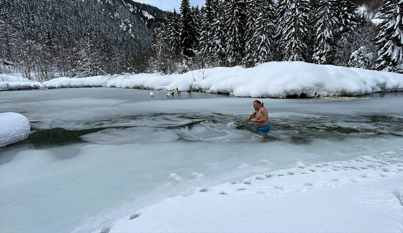 Rize'nin Kaçkarlı Viking'i, yaz kış doğada yaşamaktan vazgeçmiyor
