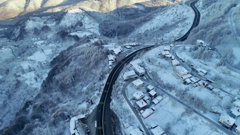 Bolu'da yağan kar görsel şölen oluşturdu