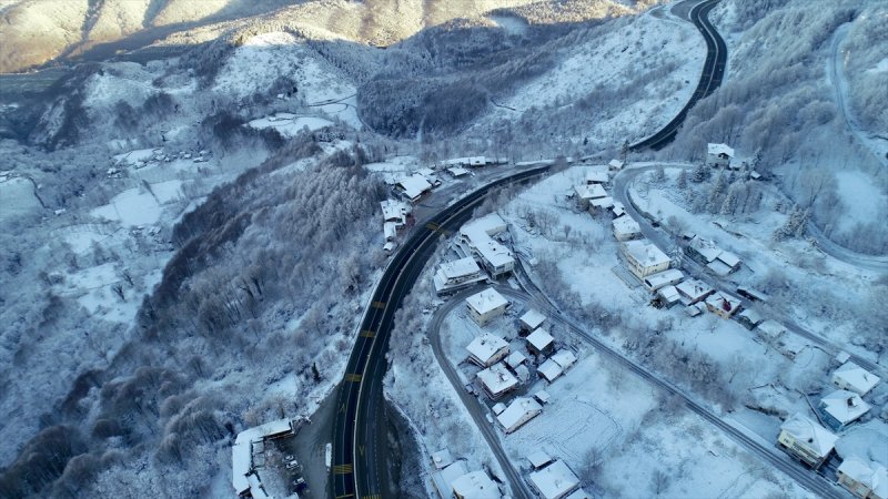 Bolu'da yağan kar görsel şölen oluşturdu
