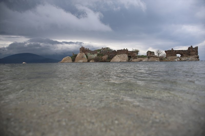 Yağışlar nedeniyle kendine gelen Bafa Gölü'nde bahar manzaraları