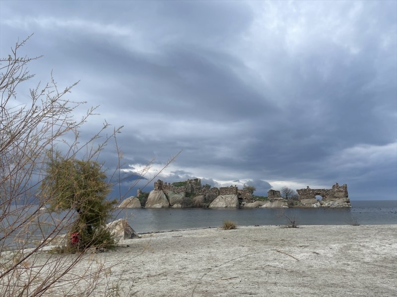 Yağışlar nedeniyle kendine gelen Bafa Gölü'nde bahar manzaraları