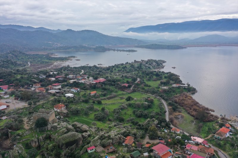 Yağışlar nedeniyle kendine gelen Bafa Gölü'nde bahar manzaraları