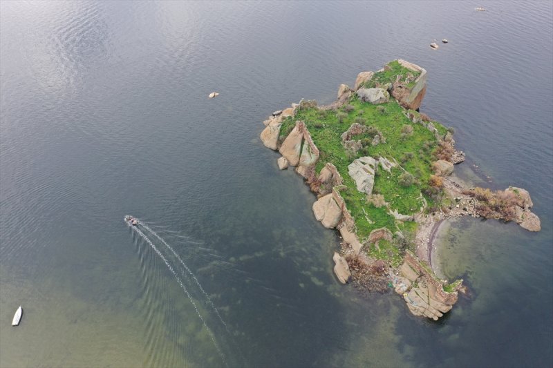 Yağışlar nedeniyle kendine gelen Bafa Gölü'nde bahar manzaraları