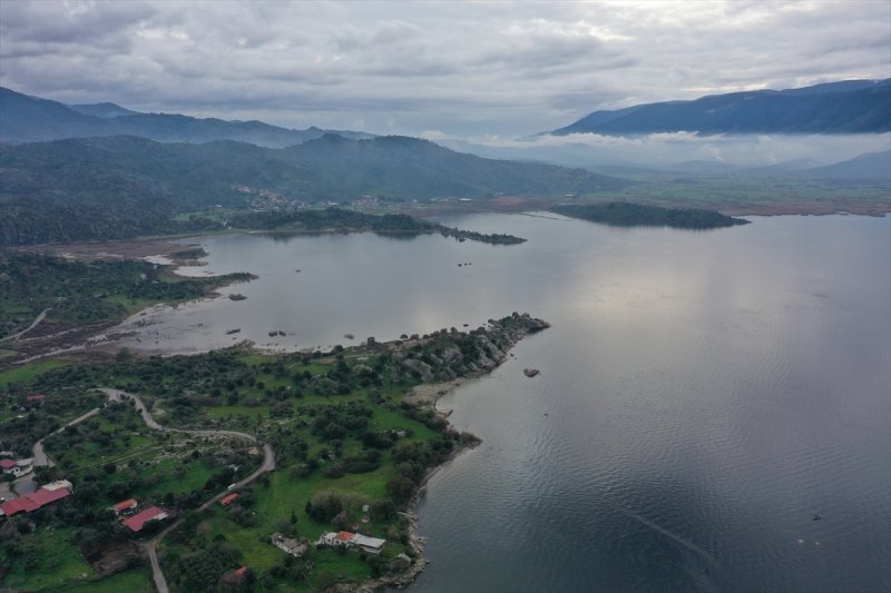 Yağışlar nedeniyle kendine gelen Bafa Gölü'nde bahar manzaraları