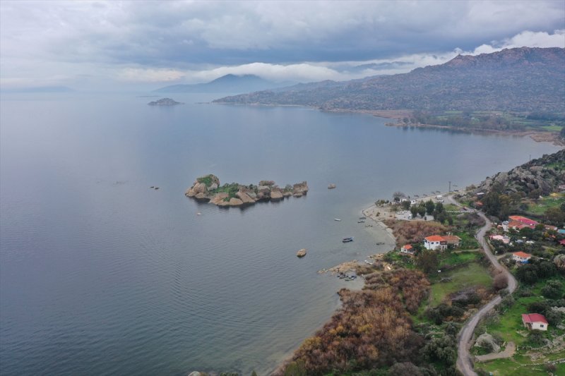 Yağışlar nedeniyle kendine gelen Bafa Gölü'nde bahar manzaraları