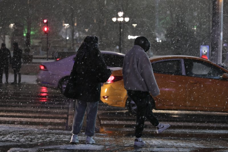 Başkent'te gece başlayan kar yağışından yansımalar