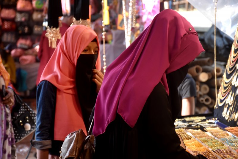 Dünya Başörtüsü Günü'nde Bangladeş'ten kareler