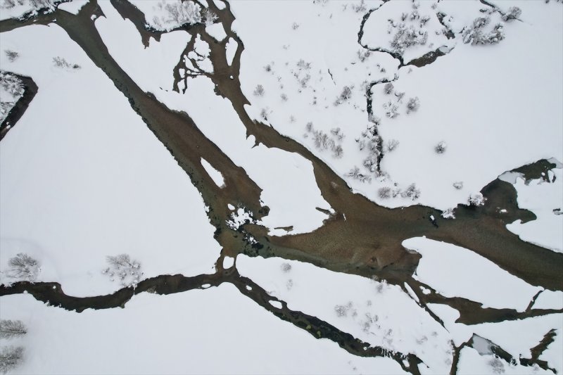 Ovacık'taki çiftçilerin 2 metrelik kar bereketinden manzaralar