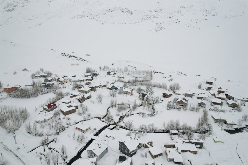 Ovacık'taki çiftçilerin 2 metrelik kar bereketinden manzaralar